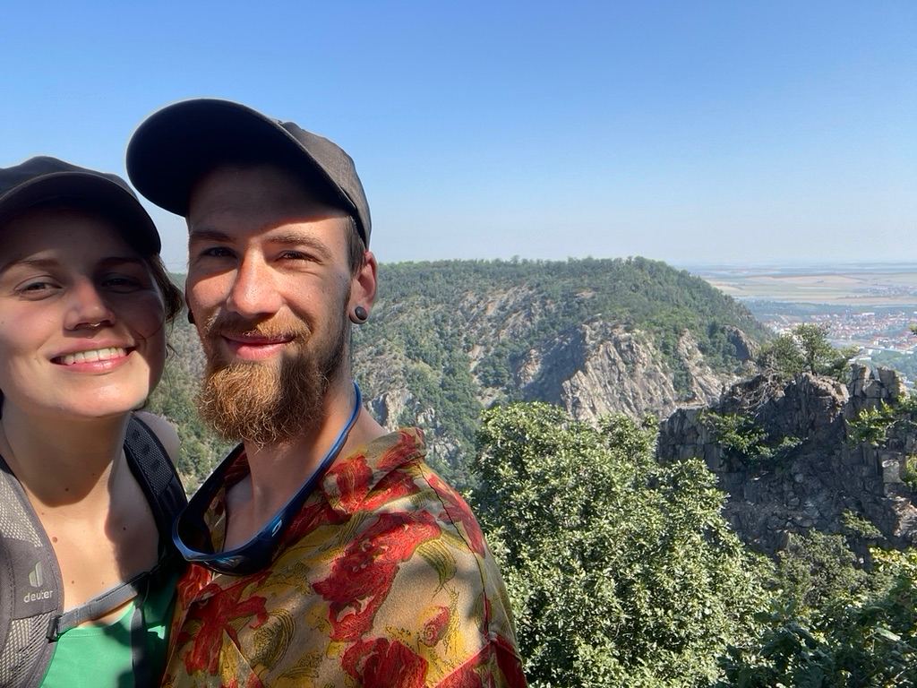 Image de couverture de : Adventurous Couple Seeking Sailing Experience for Atlantic Crossing